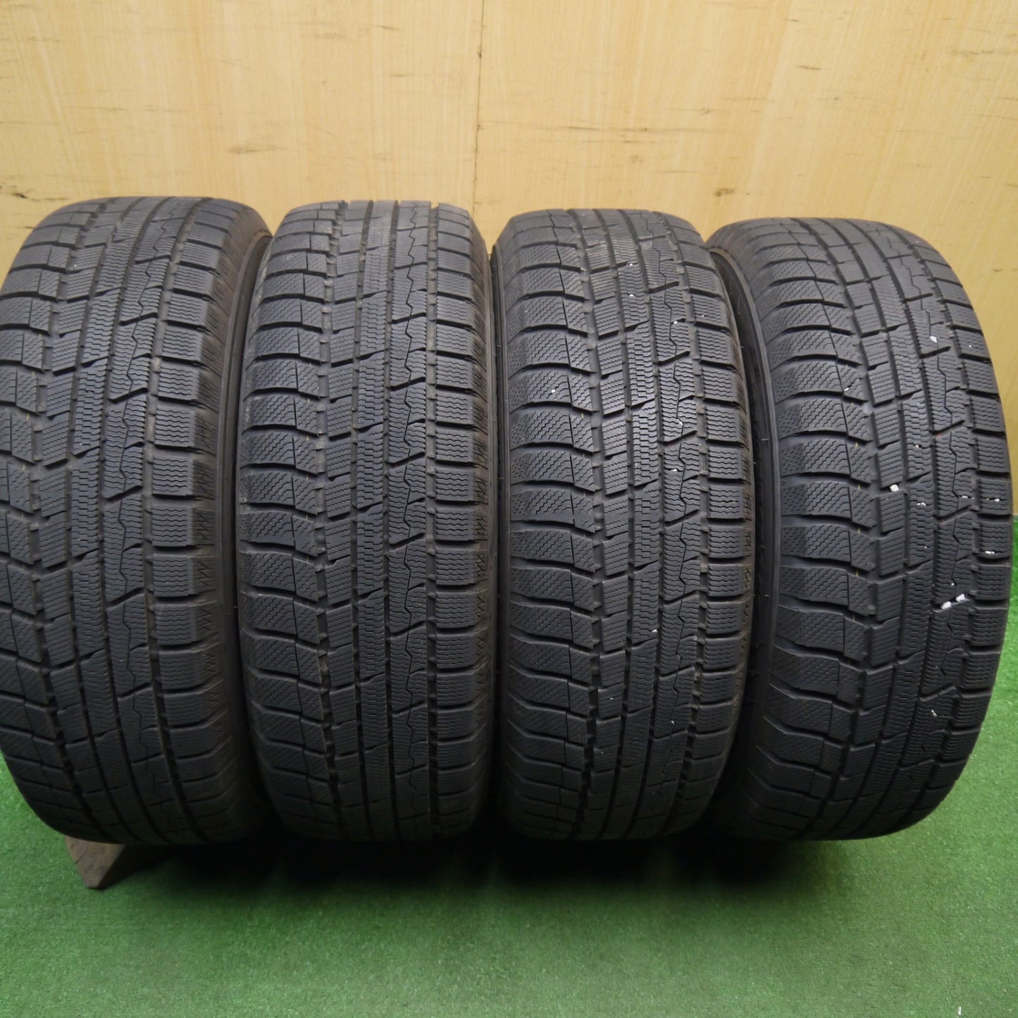 バリ溝！23年！キレイ！9.5分以上★スタッドレス 205/65R15 トーヨー ウインター トランパス TX Exceeder エクシーダー 15インチ PCD114.3/5H★5121503Hス