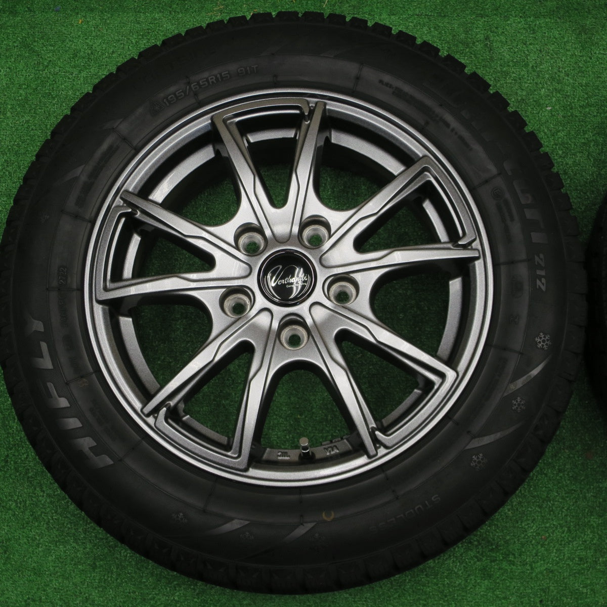 バリ溝！22年！キレイ！ほぼ10分★スタッドレス 195/65R15 ハイフライ Win-turi 212 Verthandi ヴェルザンディ ヴェルサンディ 15インチ PCD114.3/5H★5120304NKス