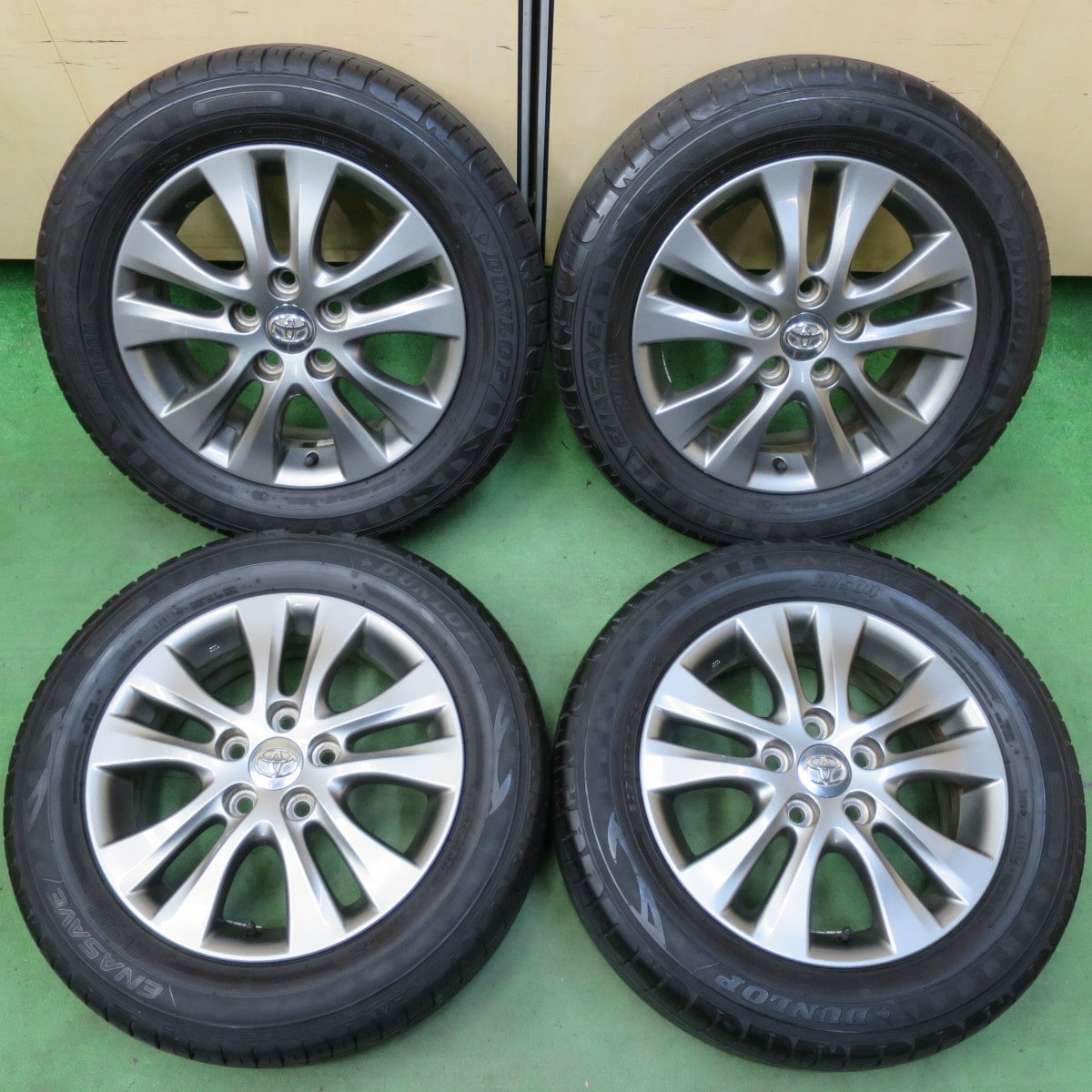 バリ溝！キレイ！9.5分★トヨタ 70系 ヴォクシー ノア 純正 205/60R16 ダンロップ エナセーブ RV504 16インチ PCD114.3/5H★5051209イノ