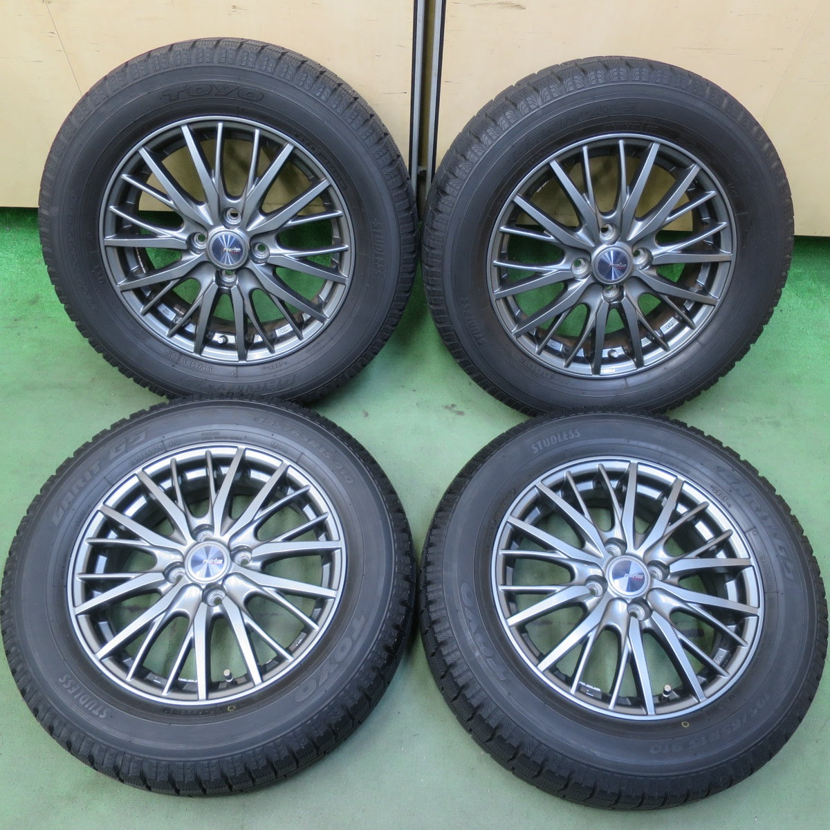 バリ溝！キレイ！9.5分◎スタッドレス 195/65R15 トーヨー ガリット G5 ravrion RM01 ラブリオン 15インチ PCD100/4H◎6080703イス