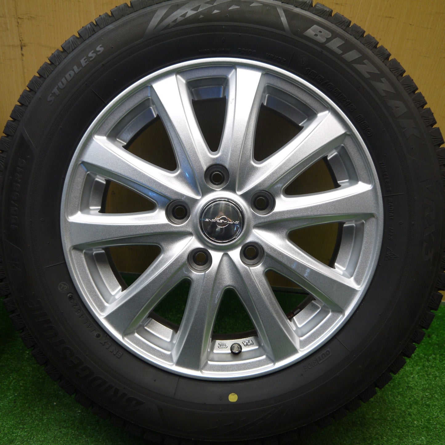 バリ溝！23年！キレイ！ほぼ10分★スタッドレス 185/65R15 ブリヂストン ブリザック VRX3 ENERGYLINE エナジーライン 15インチ PCD114.3/5H★5111705Hス