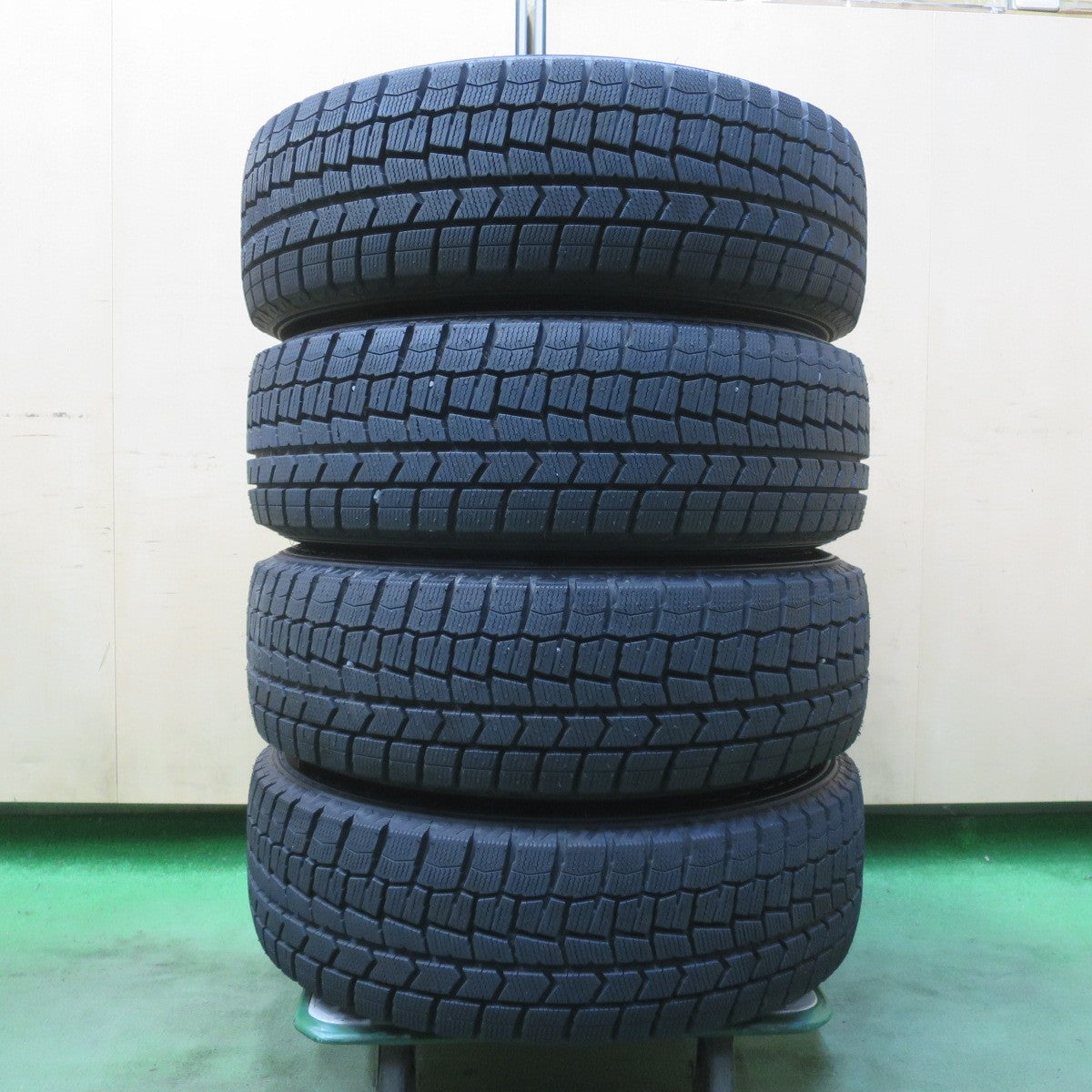 ほぼ未使用！24年★トヨタ bB 純正 185/65R15 スタッドレス ダンロップ ウインターマックス WM02 15インチ PCD100/4H★6042904イス