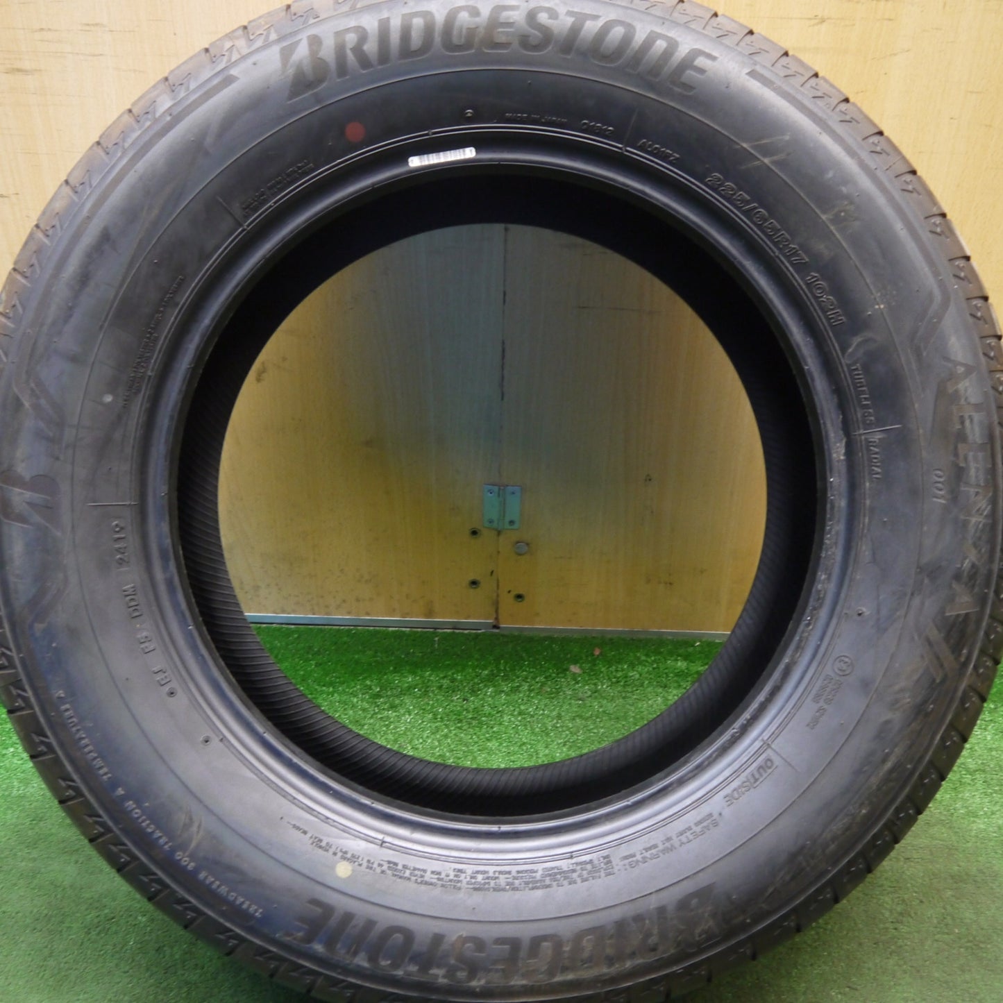 バリ溝！9分！1本★225/65R17 ブリヂストン アレンザ 001 ALENZA タイヤ 17インチ ハリアー RAV4 等★6031701Hノタ