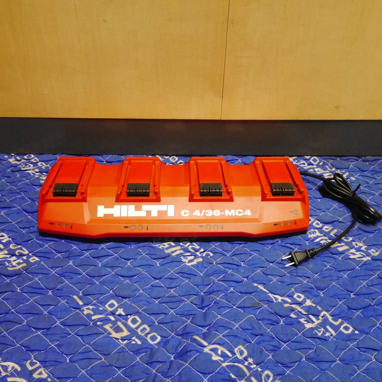 [送料無料] ☆HILTI ヒルティ マルチ チャージャー 4個口 充電器 C4/36-MC4 01 7.2V-36V 電動 工具に 100V③☆
