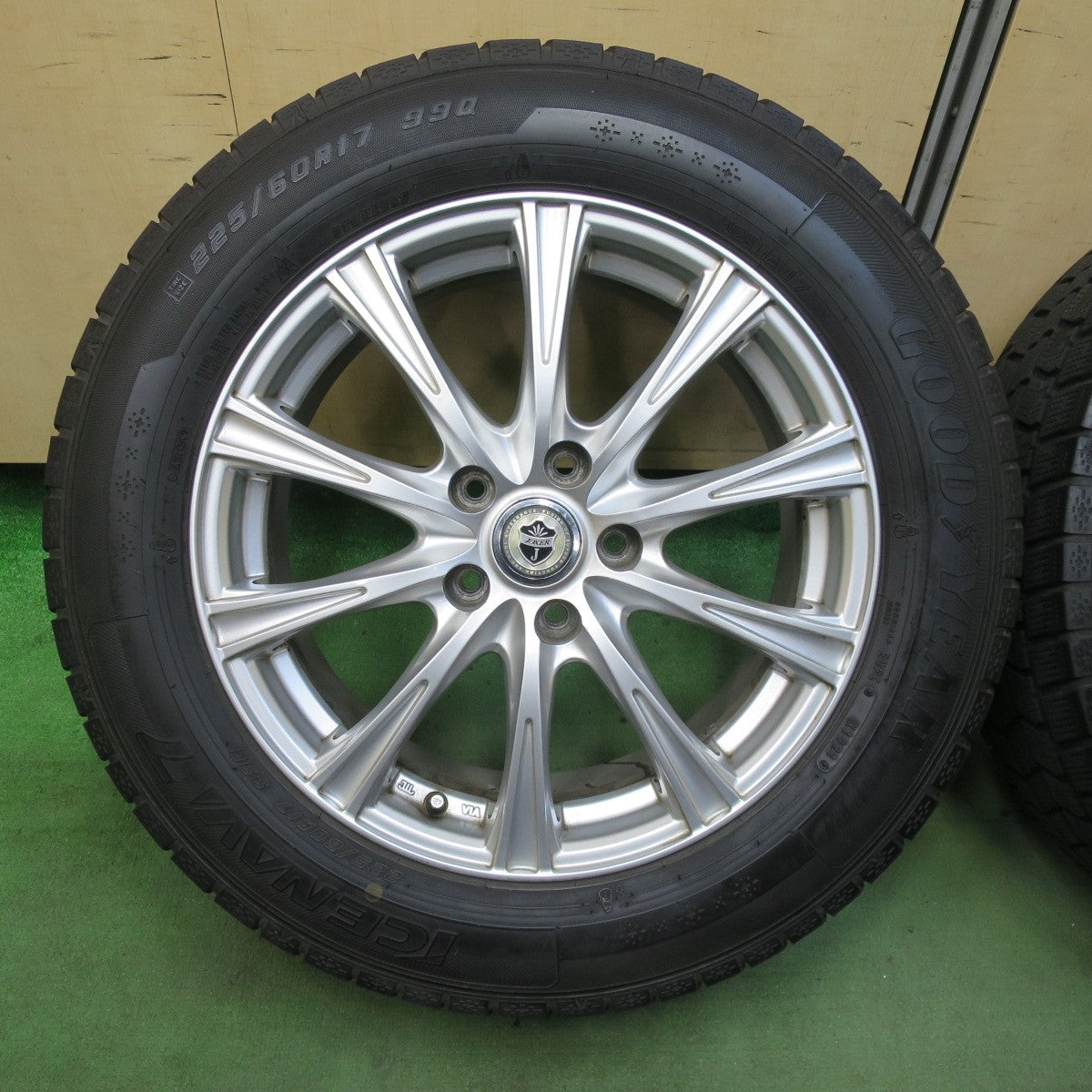 バリ溝！21年！キレイ！8.5分★スタッドレス 225/60R17 グッドイヤー アイスナビ7 JOKER ジョーカー 17インチ PCD114.3/5H★5111908TTス