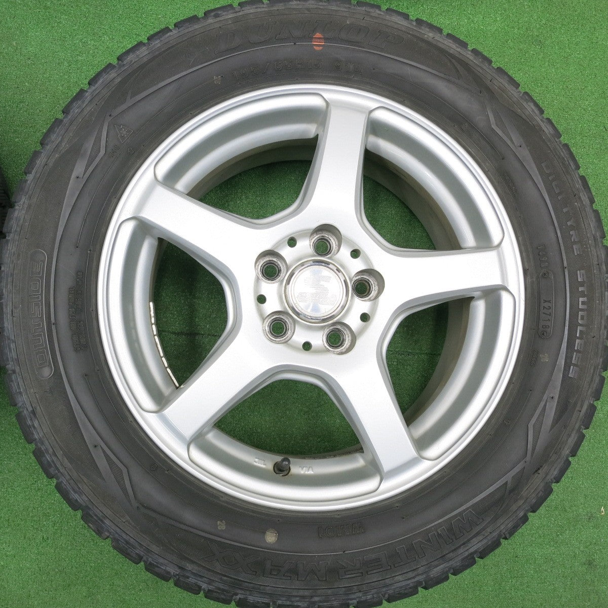 [送料無料] バリ溝！キレイ！8.5分★プリウス 等 195/65R15 スタッドレス ダンロップ ウインターマックス WM01 SIBILLA GG シビラ 15インチ PCD100/5H★4113001HAス