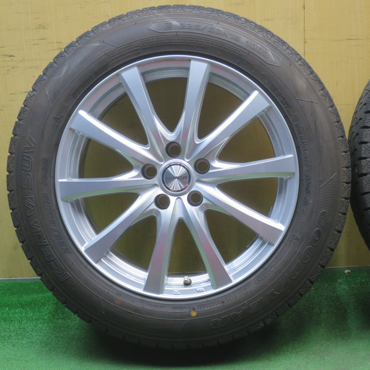 バリ溝！23年！キレイ！9.5分以上★スタッドレス 225/60R18 グッドイヤー アイスナビ SUV ravrion RS01 ラブリオン 18インチ PCD114.3/5H★6042203NJス
