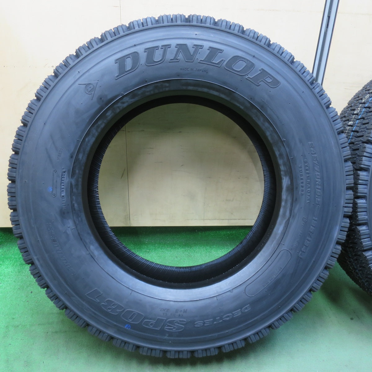 未使用！25年！2本★トラック タイヤ 245/70R19.5 136/134J スタッドレス ダンロップ デクテス SP081 DECTES 19.5インチ★5111601イスタ