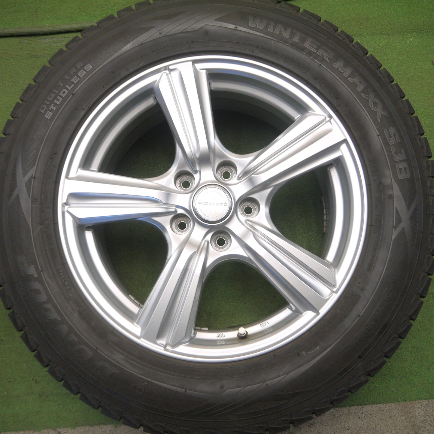 *送料無料* バリ溝！キレイ！9.5分★スタッドレス 225/65R17 ダンロップ ウインターマックス SJ8 VIOLENTO ヴィオレント 17インチ PCD114.3/5H★4031508Hス