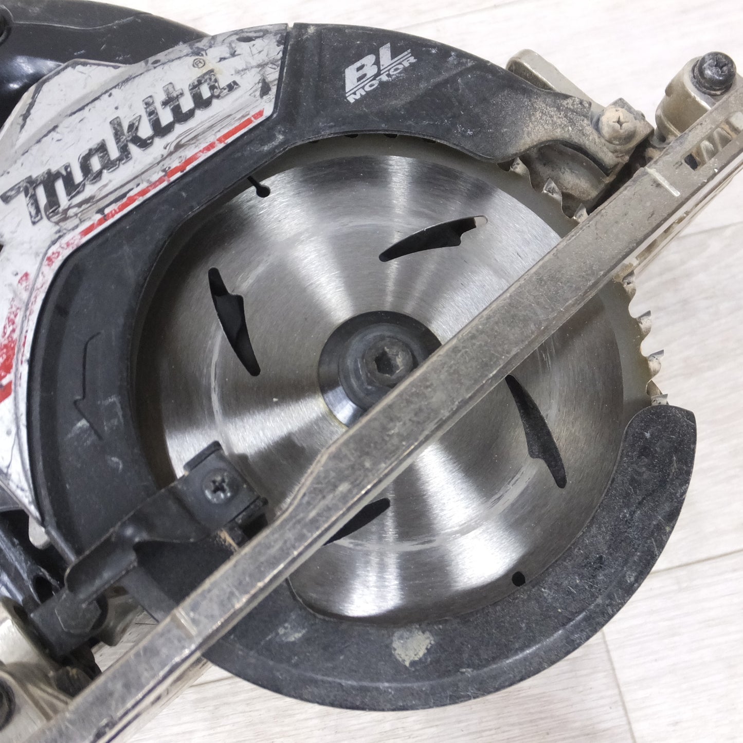 [送料無料] ◆マキタ 125mm 充電式 マルノコ 18V HS474D 119-125mm バッテリー 付き 木工 超硬 丸のこ 丸ノコ 電動 工具◆