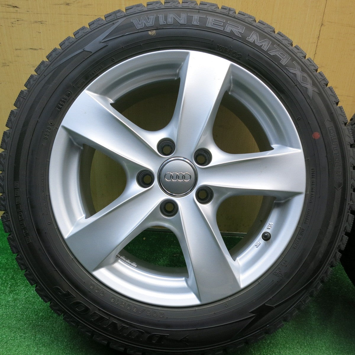バリ溝！9.5分★アウディ A4 8K 等 AGA Nebel 205/60R16 スタッドレス ダンロップ ウインターマックス WM02 ネーベル 16インチ PCD112/5H★5122109HAス