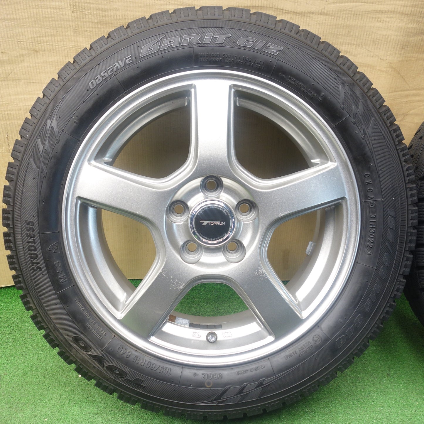 バリ溝！22年！9.5分★シエンタ 等 185/60R15 スタッドレス トーヨー オブザーブ ガリット GIZ TOPRUN トップラン 15インチ PCD100/5H★6020802KTス