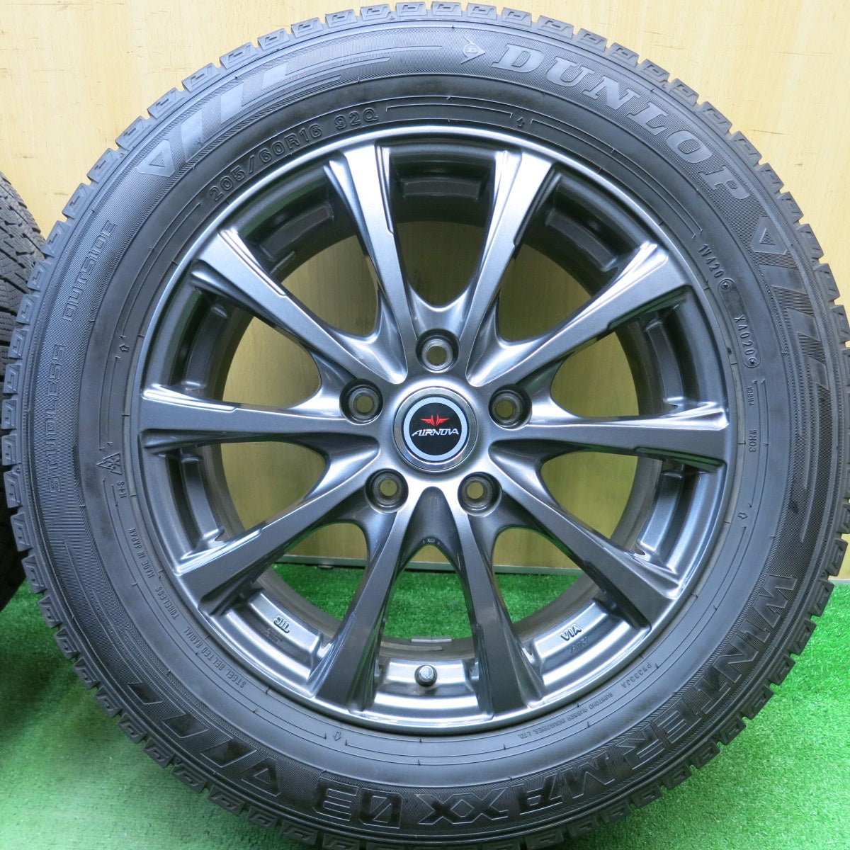 バリ溝！キレイ！8.5分★スタッドレス 205/60R16 ダンロップ ウインターマックス 03 AIRNOVA エアノヴァ 16インチ PCD114.3/5H★5052408HAス