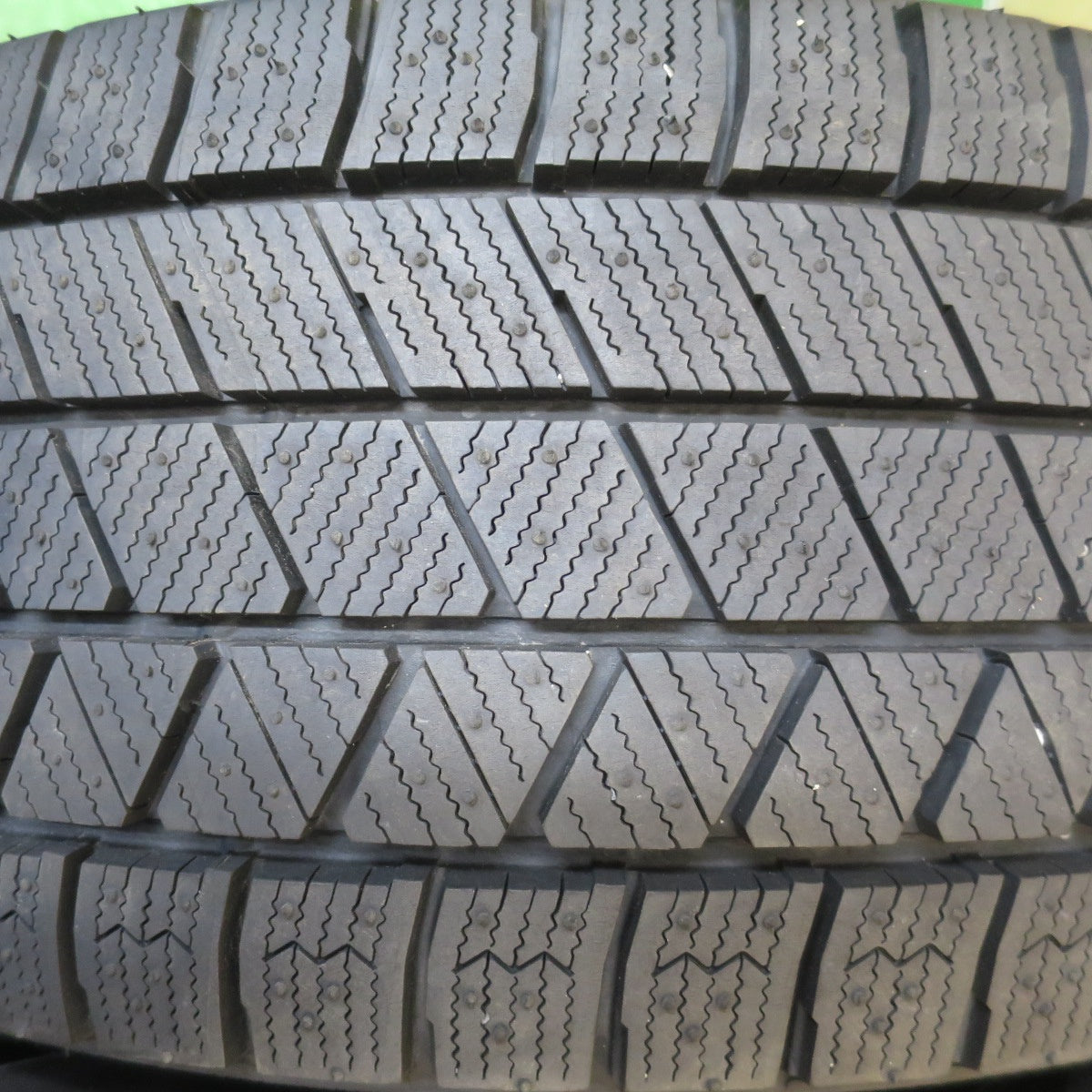 [送料無料] バリ溝！22年！ほぼ10分★スタッドレス 225/45R18 ブリヂストン ブリザック VRX3 ECO FORME エコフォルム 18インチ PCD114.3/5H★5030703Hス