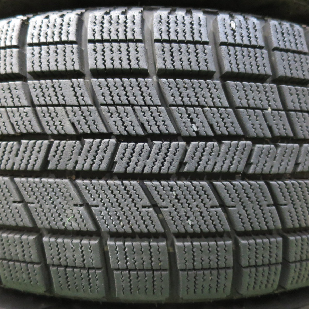 [送料無料] バリ溝！22年！キレイ！9.5分★スタッドレス 215/60R16 ナンカン アイスアクティバ AW-1 Verthandi ヴェルザンディ ヴェルサンディ 16インチ PCD114.3/5H★4112504イス