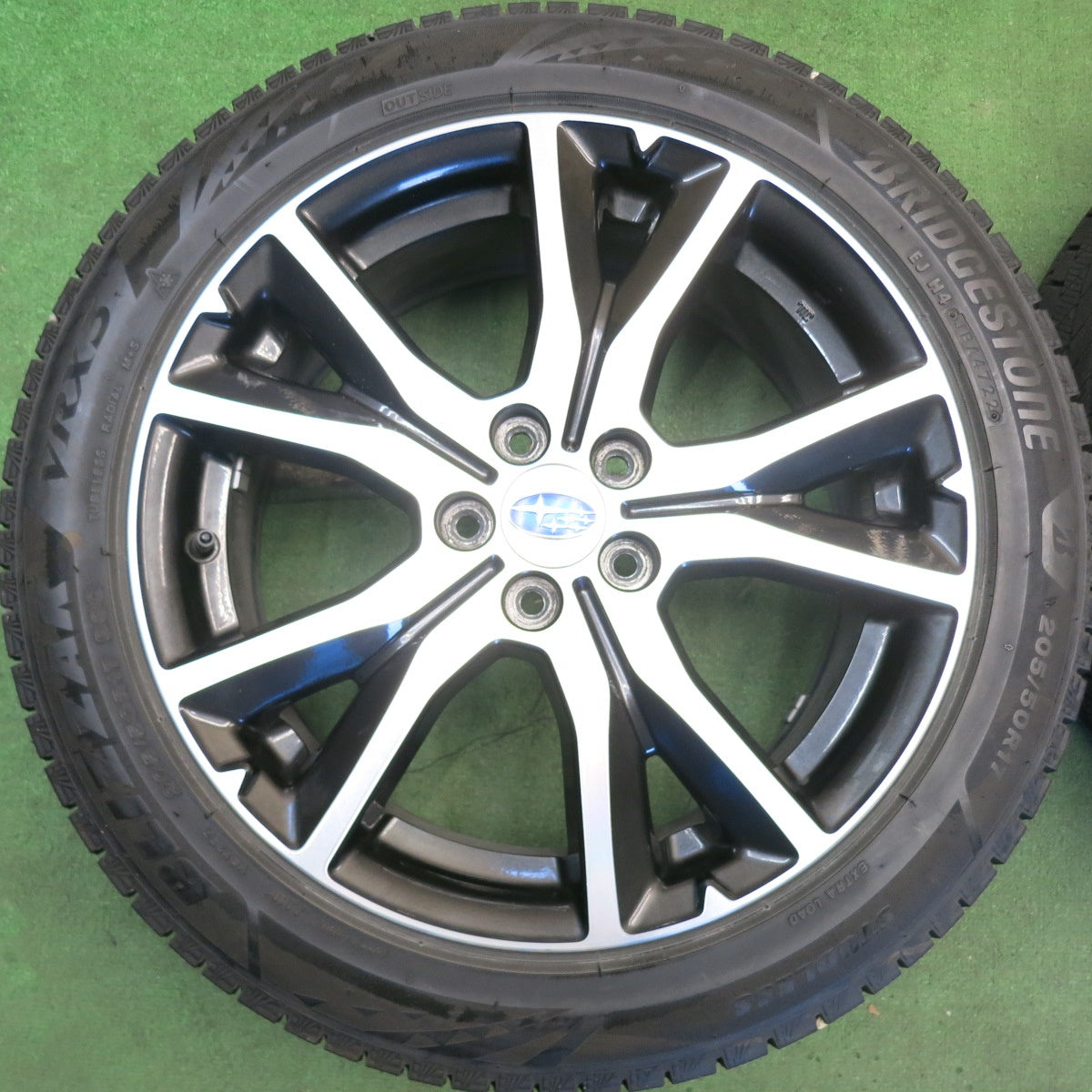 バリ溝！22年！9.5分★スバル インプレッサ スポーツ 純正 205/50R17 スタッドレス ブリヂストン ブリザック VRX3 17インチ PCD100/5H★6051713HAス