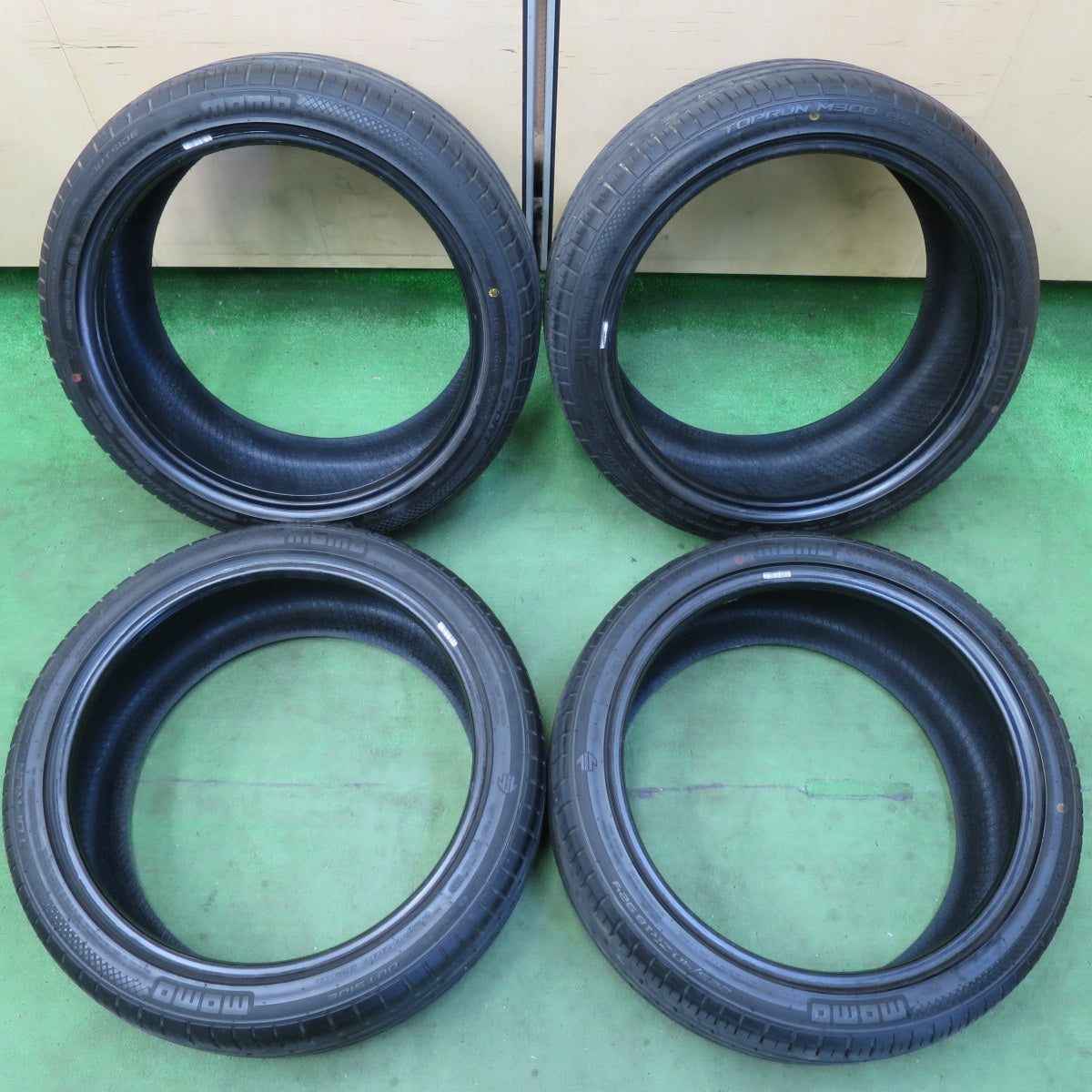 バリ溝！23年！9.5分★225/40R18 モモ TOPRUN M300 AS SPORT タイヤ 18インチ 86 BRZ プリウス カローラ インプレッサ 等★5041812イノタ