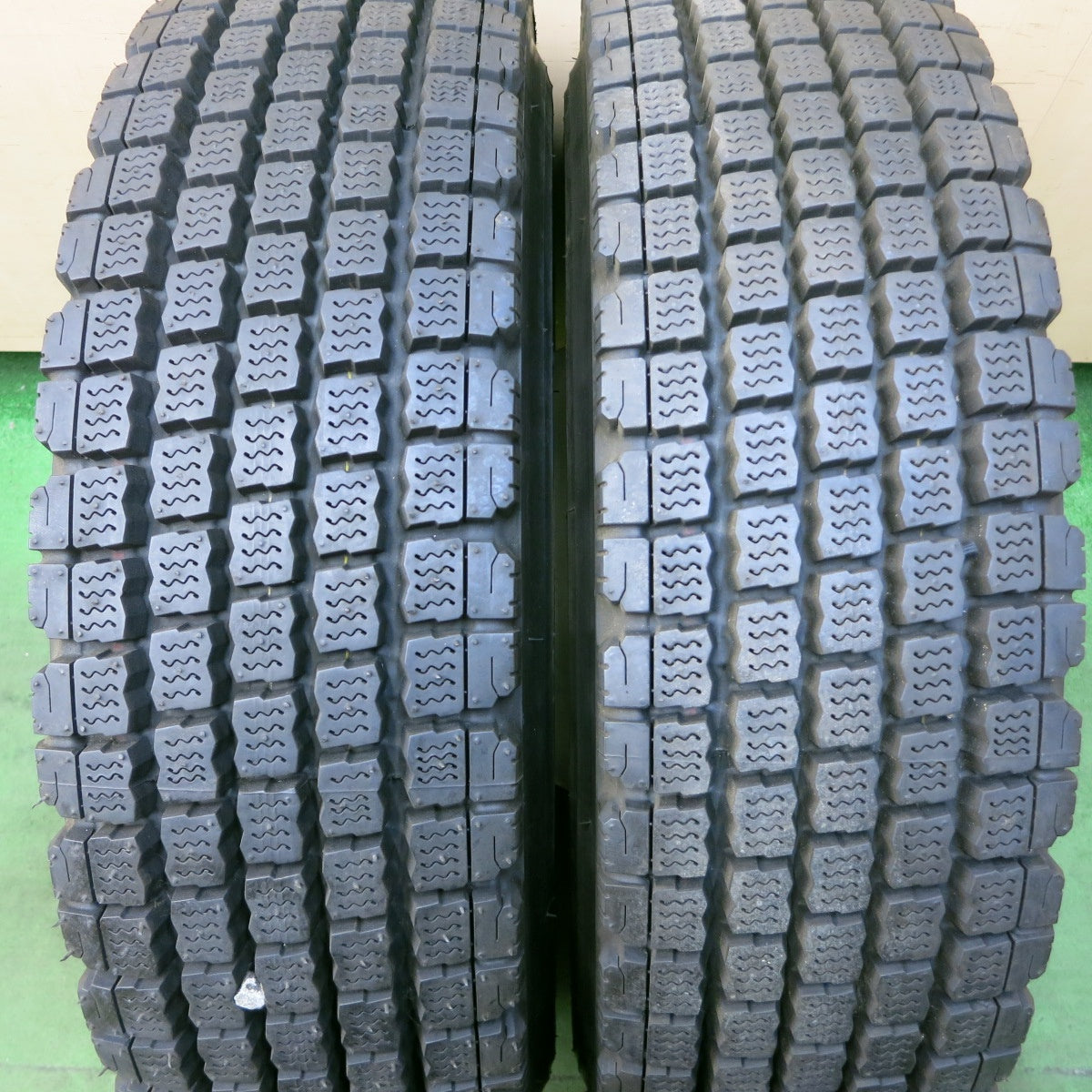 タイヤほぼ未使用！21年！キレイ！2本★トラック タイヤ 225/90R17.5 127/125L スタッドレス ブリヂストン W910 スチール ホイール MAXION9 17.5インチ PCD222.25/6H★5050902ナス