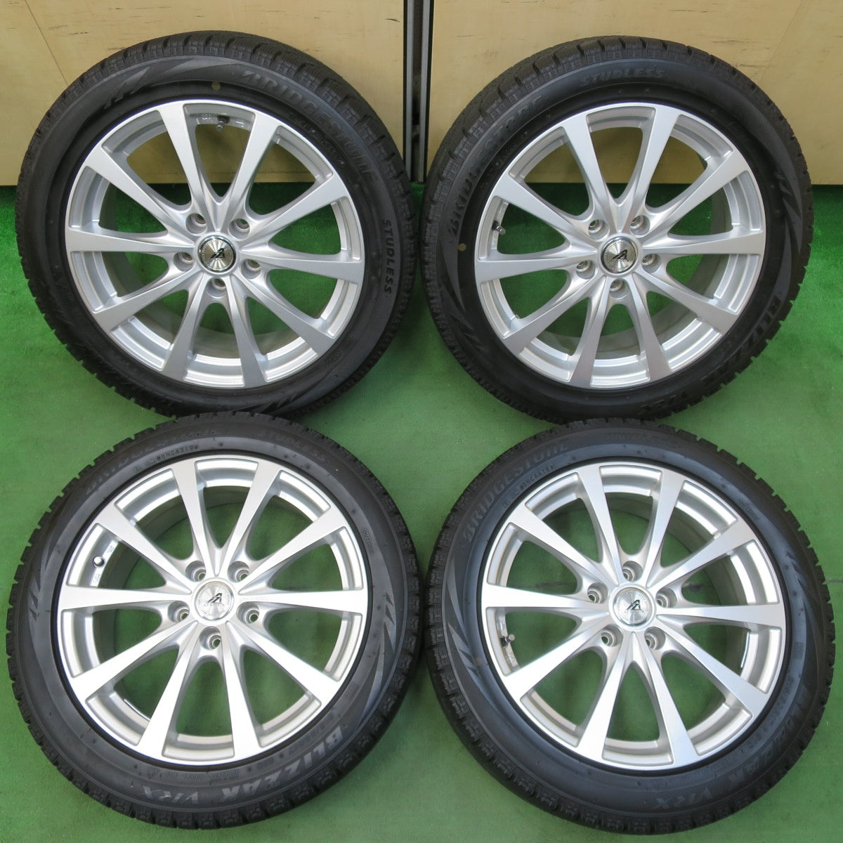 [送料無料] バリ溝！キレイ！ほぼ10分★スタッドレス 215/50R17 ブリヂストン ブリザック VRX AZ SPORTS AZスポーツ 17インチ PCD114.3/5H★5013108イス