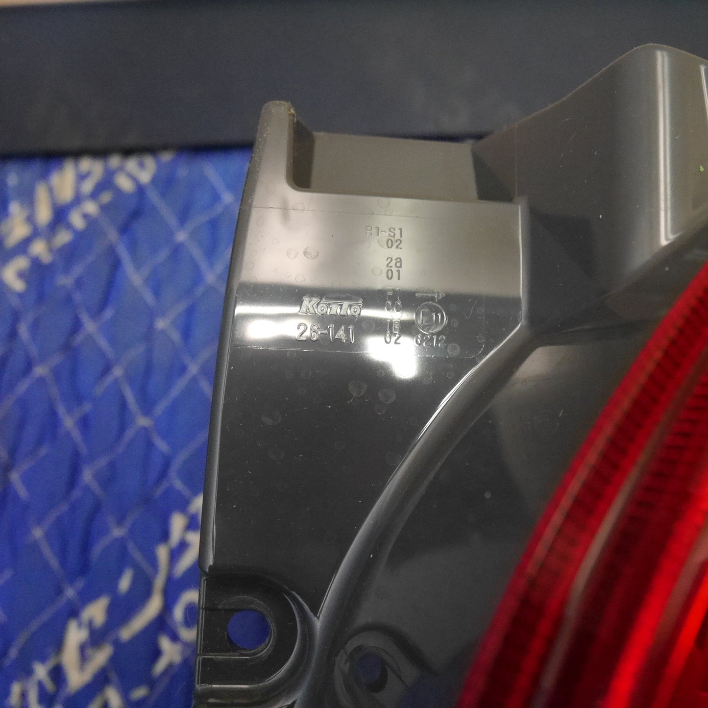 [送料無料] 新車外し！左右セット☆トヨタ 4 5 6 7 型 200系 ハイエース 純正 テールランプ テールライト TOYOTA KOITO 26-140 26-141☆