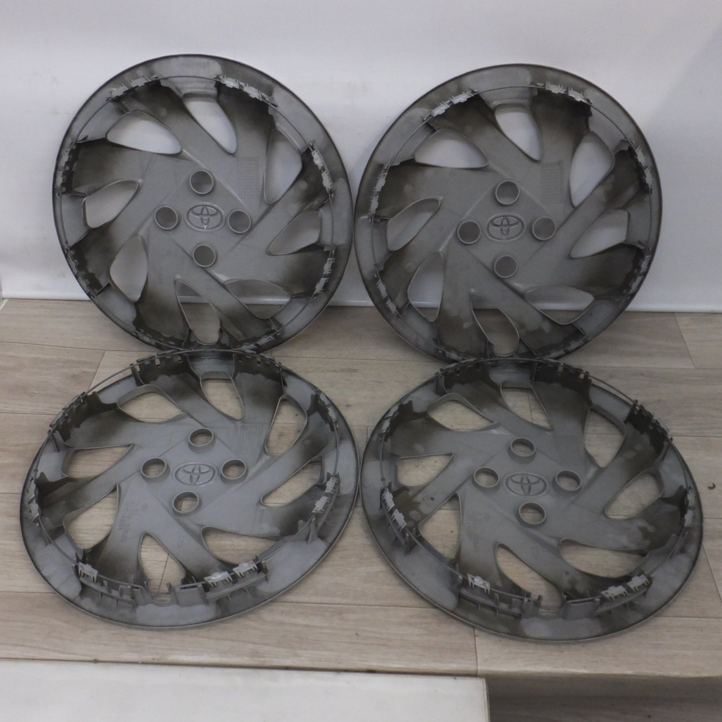 [送料無料] ★トヨタ TOYOTA 純正 アクア NHP10 ホイールカバー 42602-52620 15インチ 4枚★