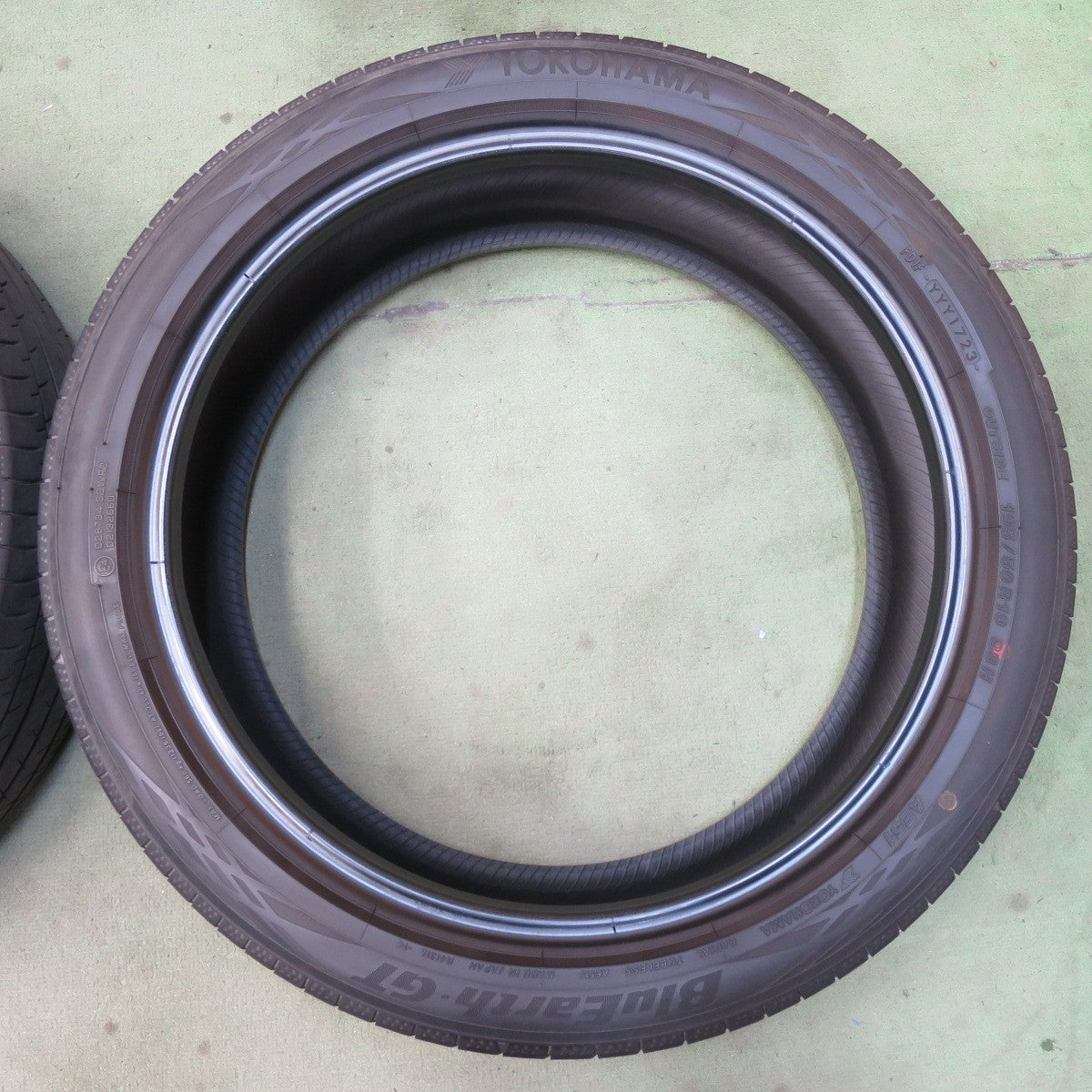 バリ溝！23年！8.5分★195/50R19 ヨコハマ BluEarth-GT AE51 AE51J タイヤ 19インチ 60系 プリウス 等★6051601イノタ