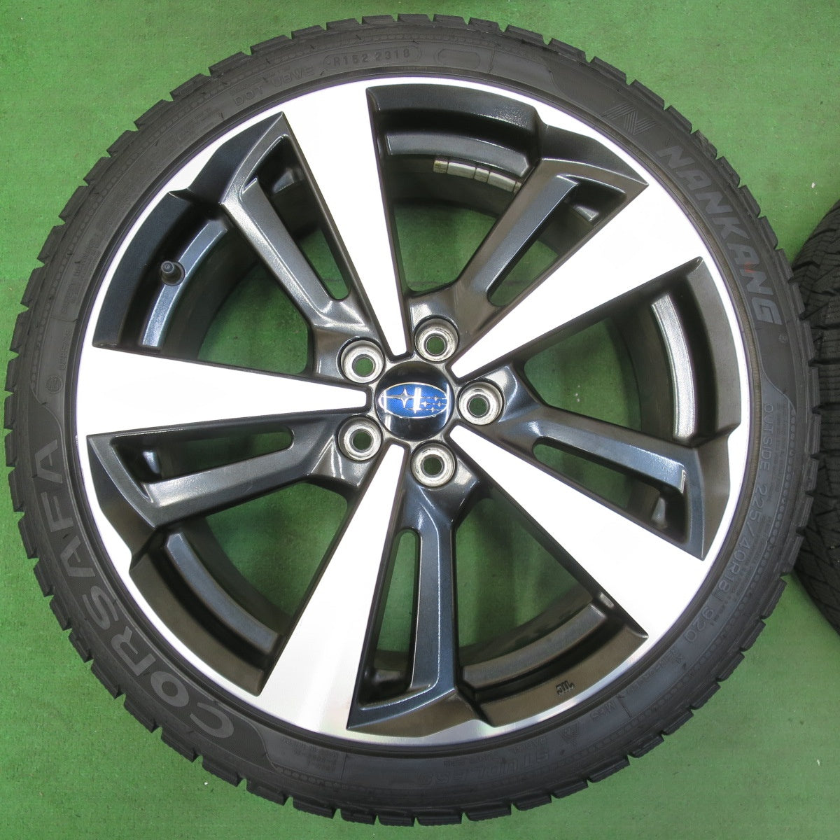 [送料無料] バリ溝！キレイ！9.5分★スバル インプレッサ G4 純正 225/40R18 スタッドレス ナンカン CORSAFA 18インチ PCD100/5H★4111311イス