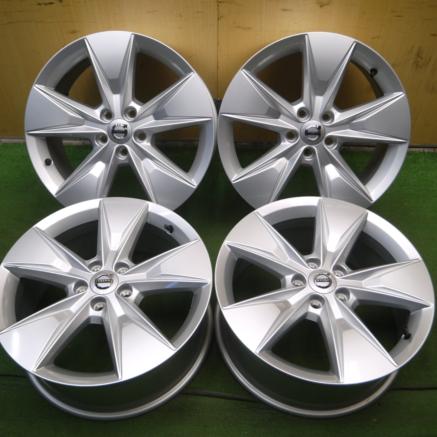 *送料無料* 新車外し★ボルボ XC60 純正 ホイール 18インチ 18×7.5J PCD108/5H★4042607Hホ