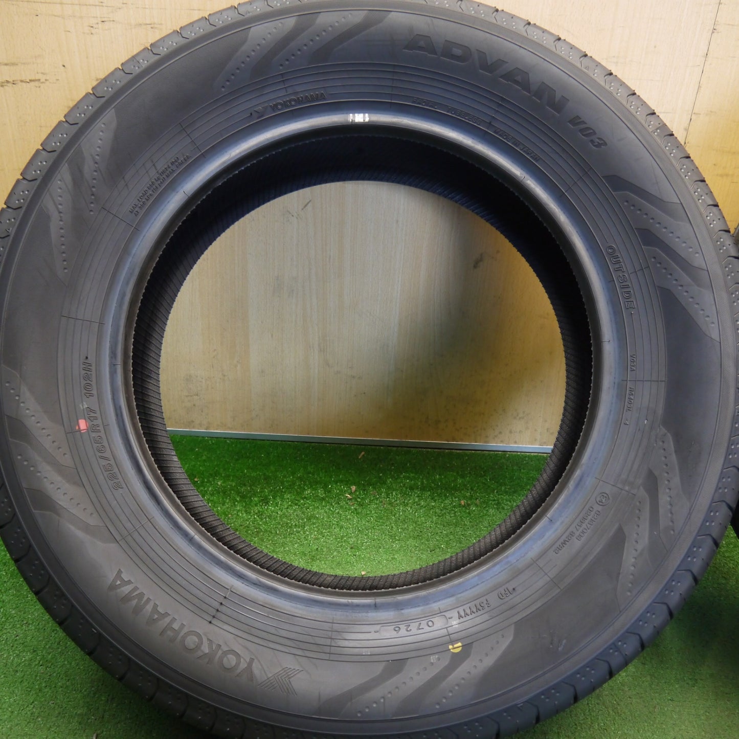 新車外し！26年★225/65R17 ヨコハマ アドバン V03 タイヤ 17インチ 40系 アルファード RAV4 ハリアー CX-5 等★6052506Hノタ