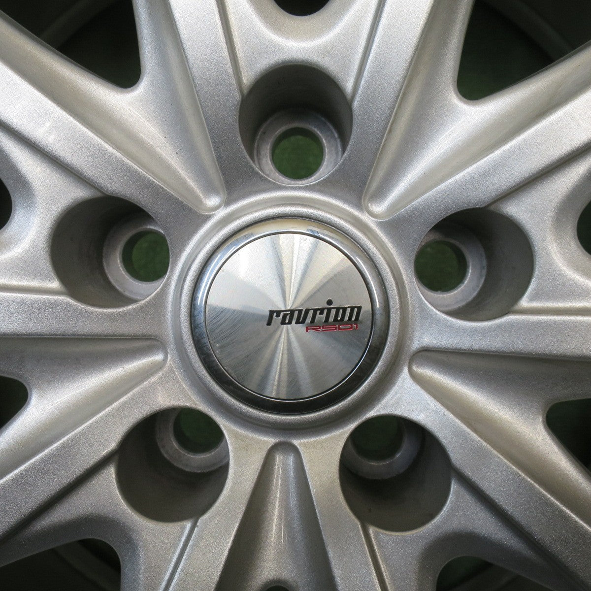 バリ溝！24年！キレイ！9.5分◎スタッドレス 215/60R17 グッドイヤー アイスナビ7 ravrion RS01 ラブリオン 17インチ PCD114.3/5H◎6062301NJス