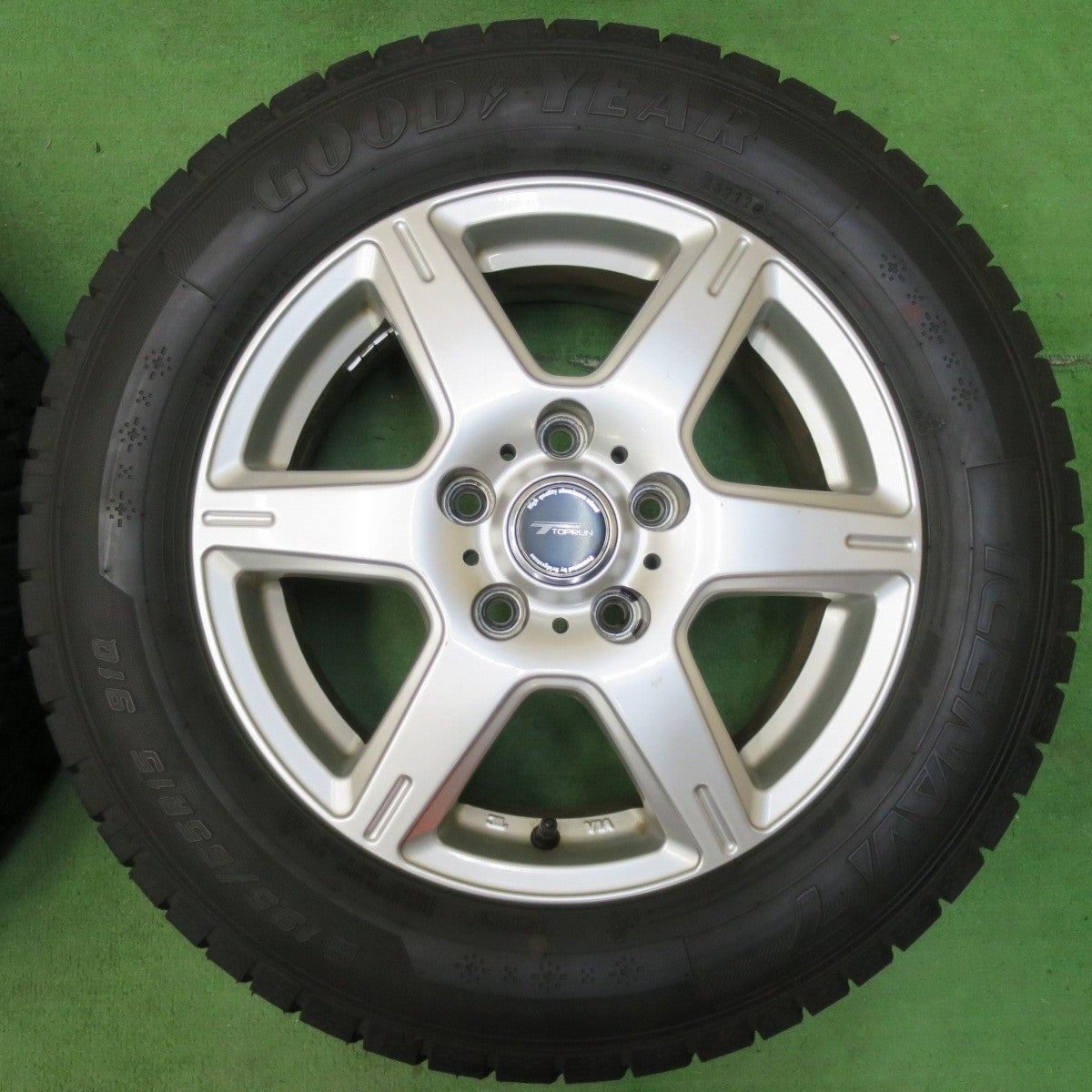 バリ溝！22年！9.5分以上★スタッドレス 195/65R15 グッドイヤー アイスナビ7 TOPRUN トップラン 15インチ PCD114.3/5H★5010706イス