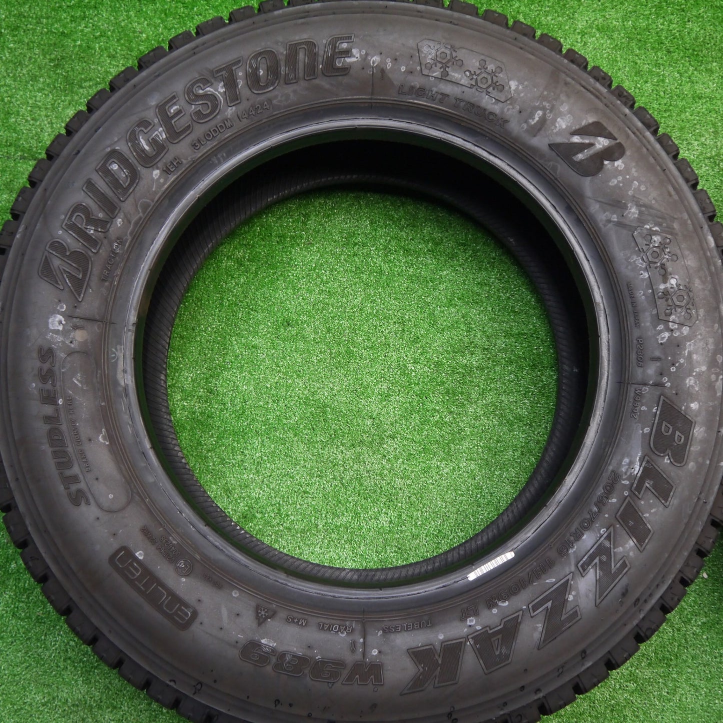 バリ溝！24年！9.5分以上！6本★トラック タイヤ 205/70R16 111/109N スタッドレス ブリヂストン ブリザック W989 16インチ★5101402Hスタ