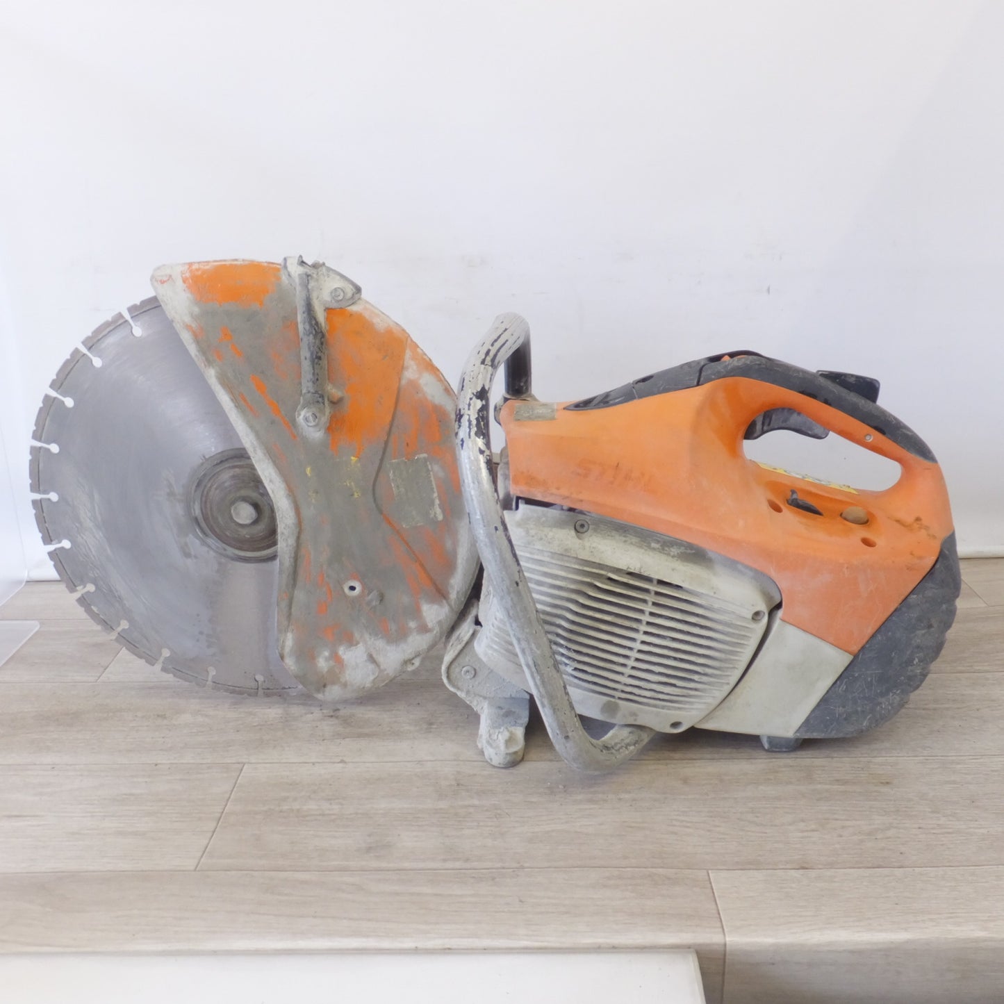 [送料無料] 岐阜発★スチール STIHL エンジンカットオフソー TS410　切断ディスク径	300mm　最大切込み深さ 100mm★