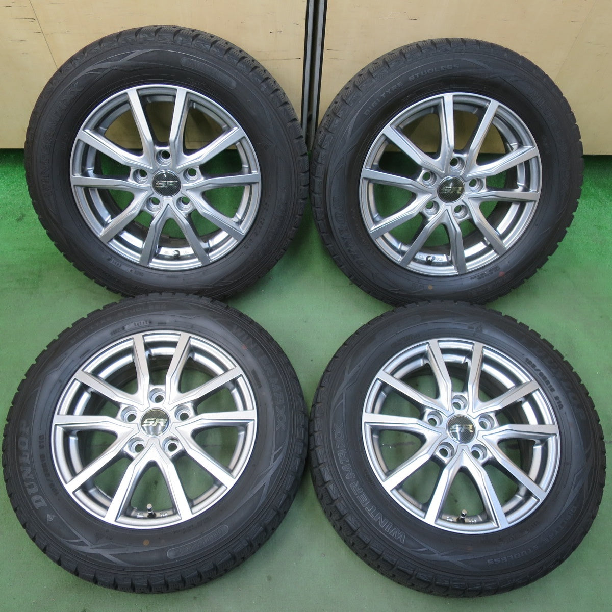 バリ溝！キレイ！8.5分★スタッドレス 195/65R15 ダンロップ ウインターマックス WM01 STRANGER ストレンジャー 15インチ PCD114.3/5H★5112109イス