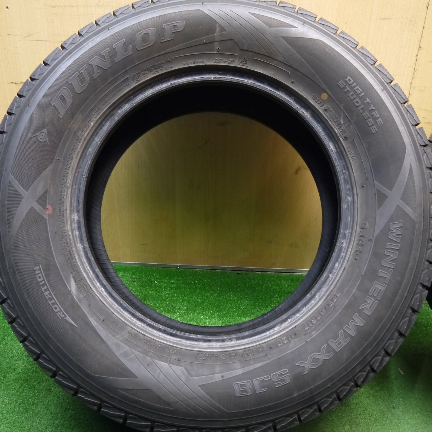 バリ溝！21年！9.5分★スタッドレス 265/65R17 ダンロップ ウインターマックス SJ8+ タイヤ 17インチ ランクル プラド ハイラックス 等★5043002Hスタ