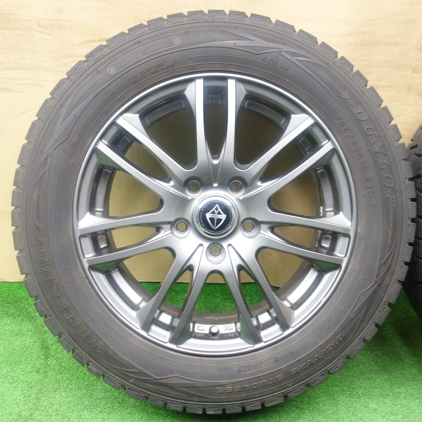 バリ溝！キレイ！9.5分★スタッドレス 205/60R16 ダンロップ ウインターマックス WM01 VELVA ヴェルヴァ 16インチ PCD114.3/5H★6011201KTス