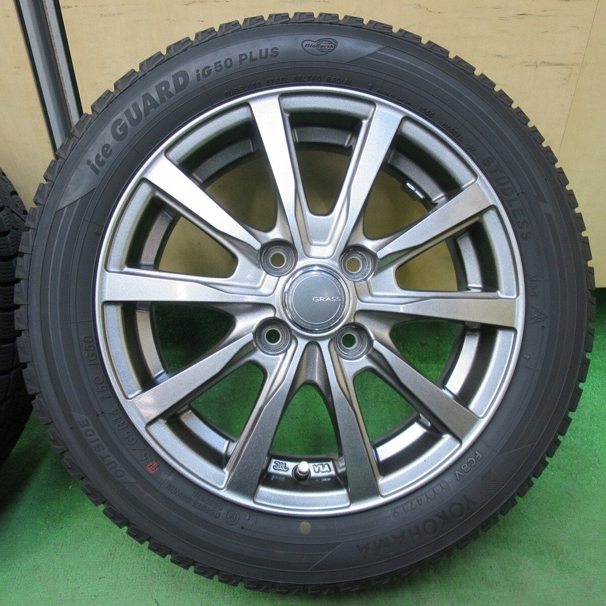 バリ溝！キレイ！9分★スタッドレス 155/65R14 ヨコハマ アイスガード iG50 プラス GRASS グラス 14インチ PCD100/4H★5040709イス