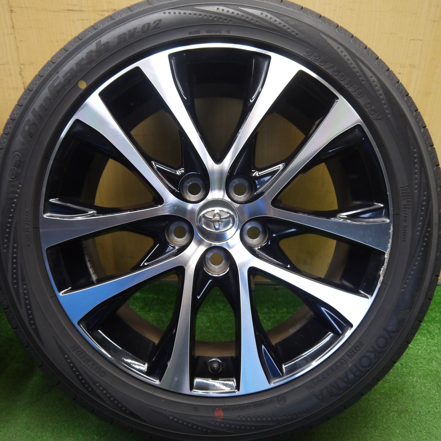 バリ溝！キレイ！9.5分★トヨタ 50系 エスティマ アエラス 純正 225/50R18 ヨコハマ ブルーアース RV-02 18インチ PCD114.3/5H★6041506Hノ