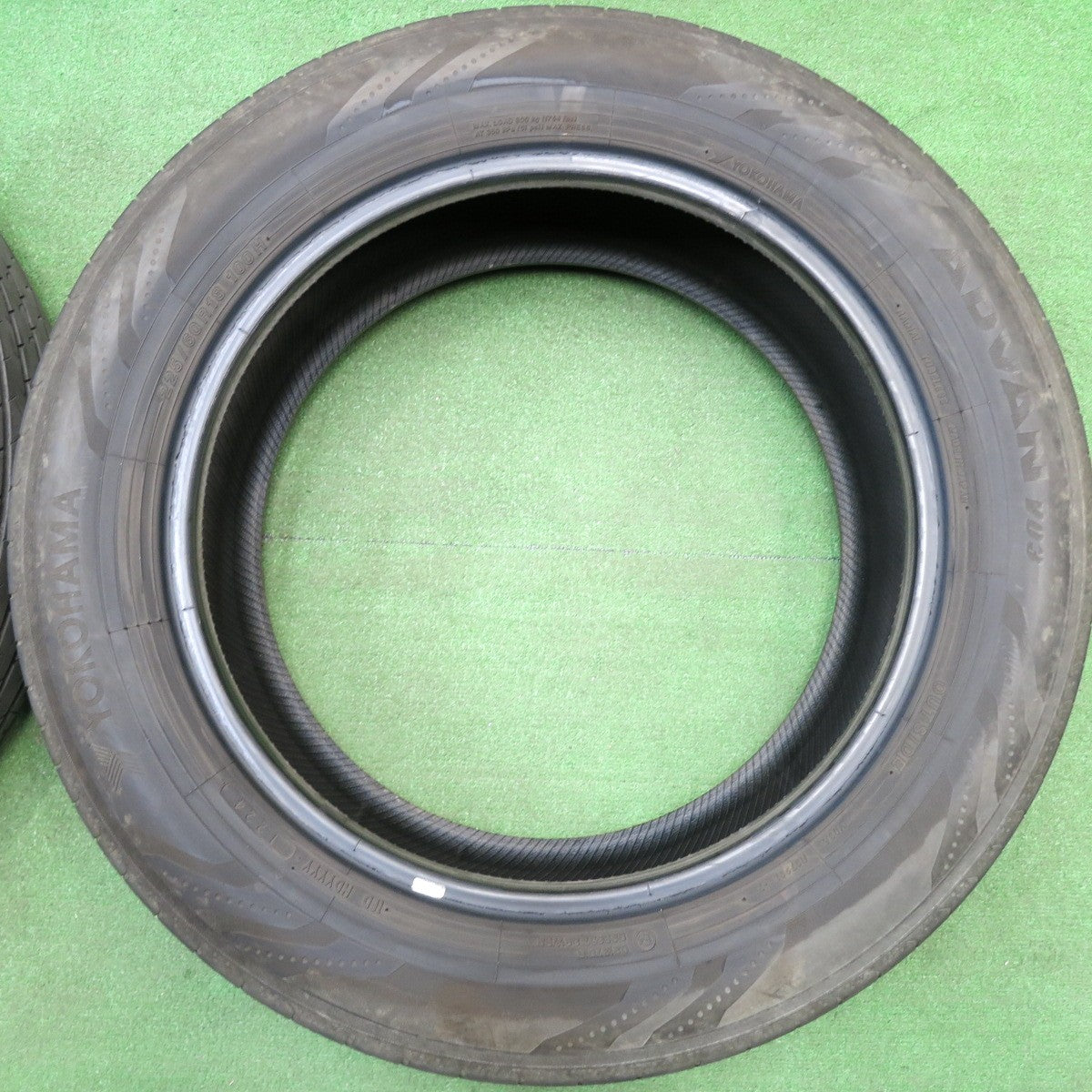 バリ溝！24年！9.5分★225/60R18 ヨコハマ アドバン V03 タイヤ 18インチ 40系 アルファード ヴェルファイア 等★6011103HAノタ