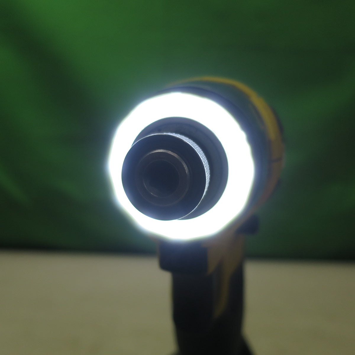[送料無料] バッテリー2個！キレイ☆マキタ 充電式 インパクトドライバ TD173D GXFY 電動 工具 18V 6.0Ah makita イエロー コードレス☆