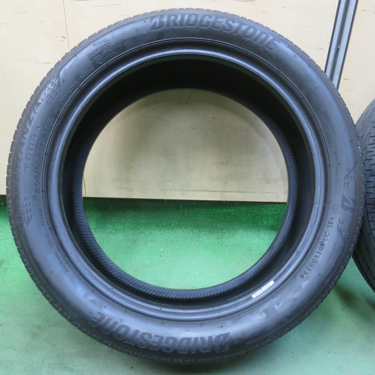 バリ溝！23年！9.5分★205/50R17 ブリヂストン トランザ T005A タイヤ 17インチ ノート オーラ セレナ インプレッサ 等★6052305イノタ