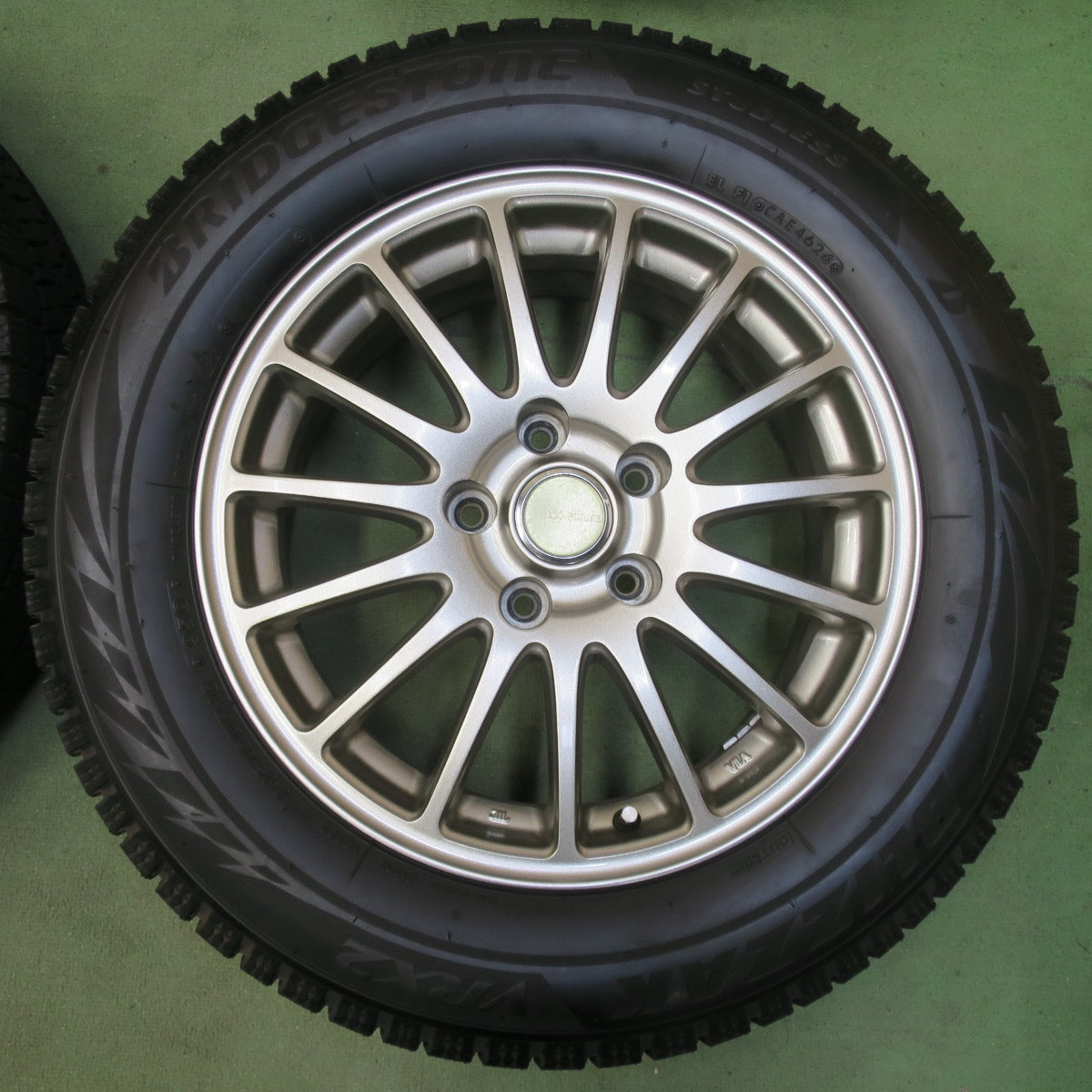 バリ溝！24年！キレイ！9.5分◎スタッドレス 215/60R16 ブリヂストン ブリザック VRX2 ECO FORME SE-12 エコフォルム 16インチ PCD114.3/5H◎6081110IMス