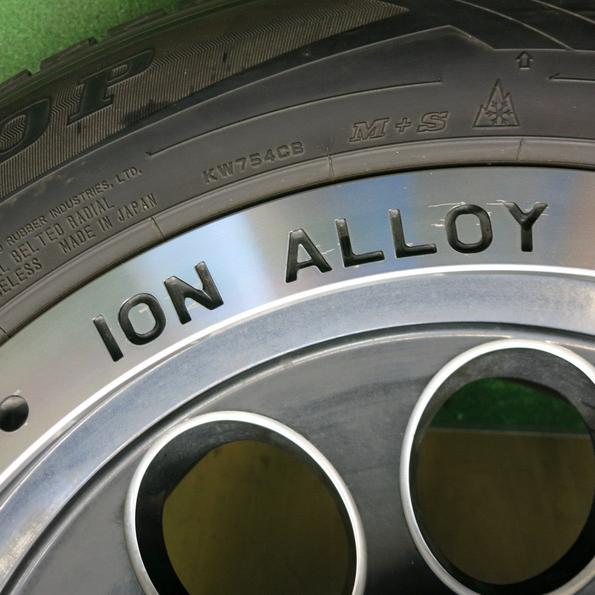 バリ溝！9.5分★iON ALLOY 265/60R18 スタッドレス ダンロップ ウインターマックス SJ8 社外 アルミ 18インチ PCD139.7/6H★6052805HAス