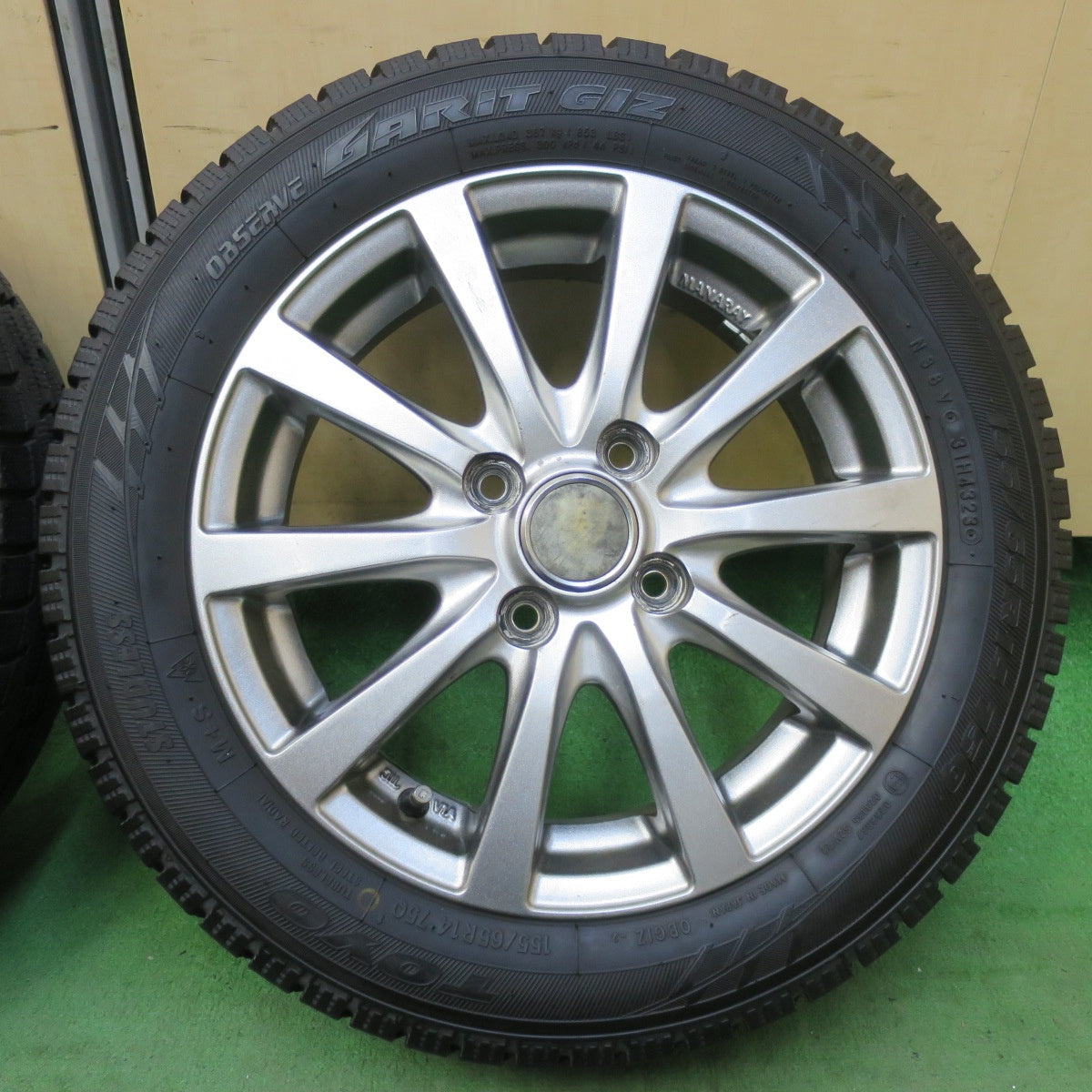 バリ溝！23年！9.5分★スタッドレス 155/65R14 トーヨー オブザーブ ガリット GIZ MANARAY SPORT マナレイスポーツ 14インチ PCD100/4H★5101503イス