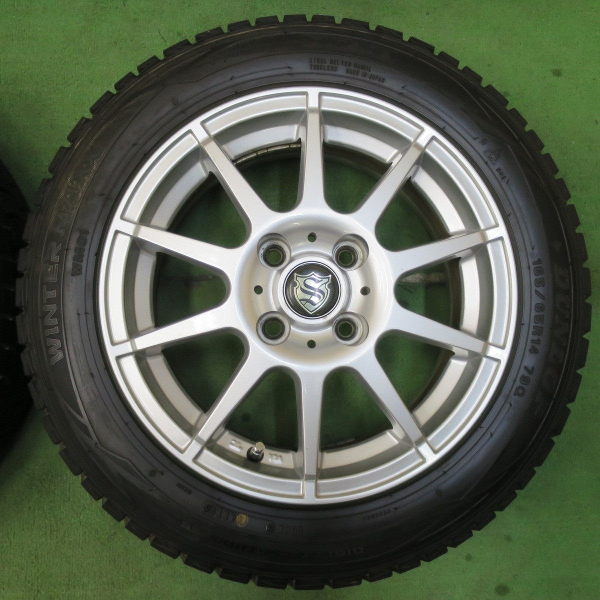 バリ溝！キレイ！9.5分以上★スタッドレス 165/65R14 ダンロップ ウインターマックス WM01 社外 アルミ 14インチ PCD100/4H★5021119イス