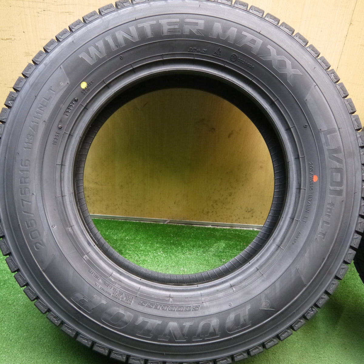 未使用！26年◎トラック タイヤ 205/75R16 113/111N スタッドレス ダンロップ ウインターマックス LV01 for LT 16インチ◎6090807Hスタ