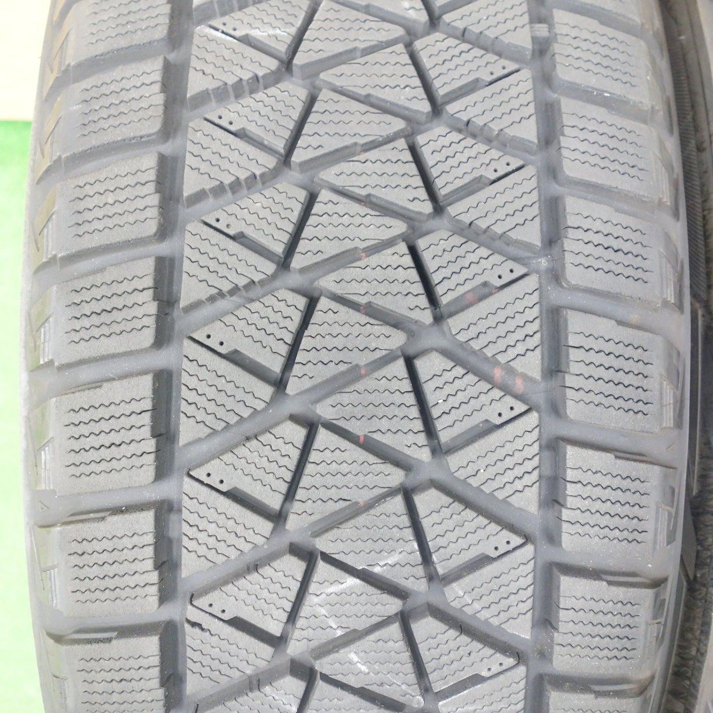 バリ溝！キレイ！9分★アウディ Q7 Q8 MAK HIGHLANDS 255/55R19 スタッドレス ブリヂストン ブリザック DM-V2 ハイランズ 19インチ PCD112/5H★6021502KTス