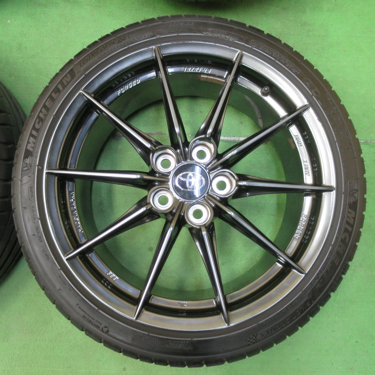 [送料無料] バリ溝！21年！8.5分★トヨタ GR ヤリス RZハイパフォーマンス 純正 BBS 225/40R18 ミシュラン パイロットスポーツ4 PCD114.3/5H★4101301イノ