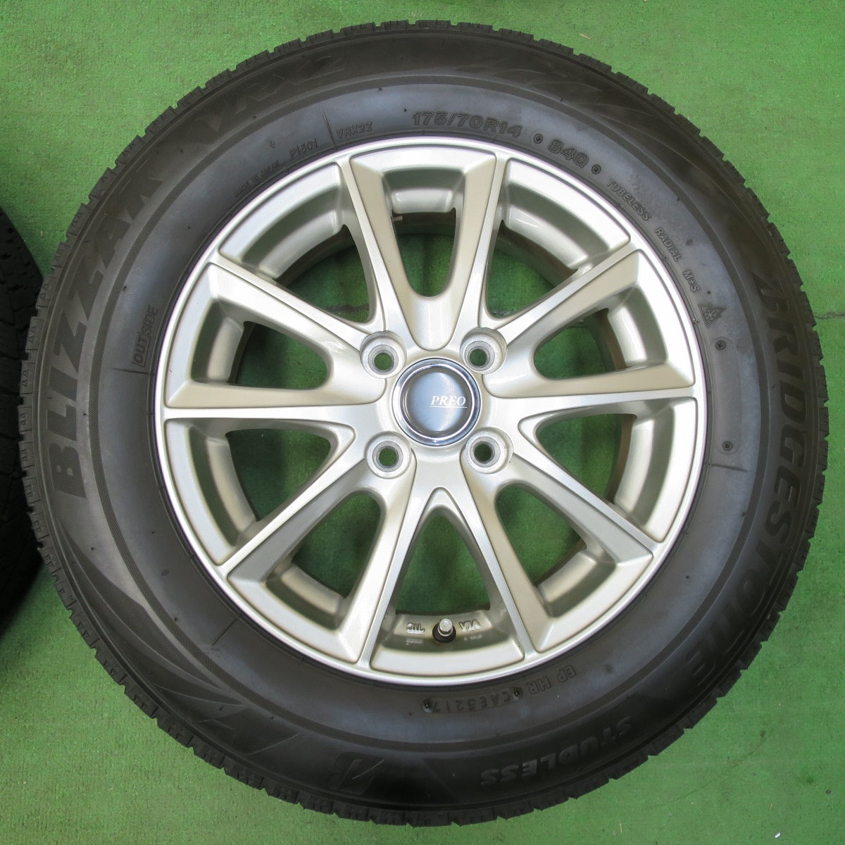 [送料無料] キレイ★スタッドレス 175/70R14 ブリヂストン ブリザック VRX2 PREO プレオ 14インチ PCD100/4H★4110813イス