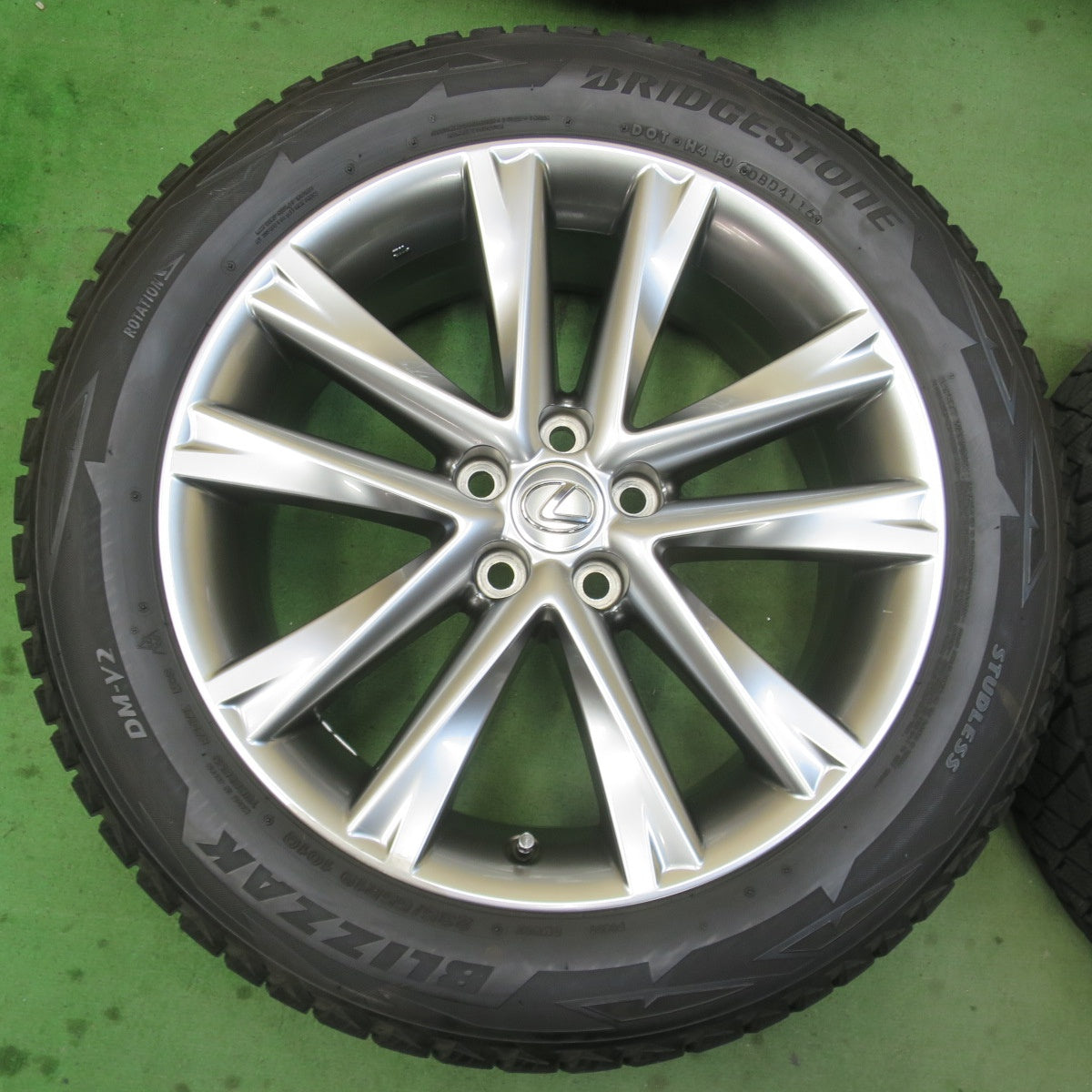 キレイ★レクサス RX Fスポーツ 純正 235/55R19 スタッドレス ブリヂストン ブリザック DM-V2 19インチ PCD114.3/5H★6030310イス